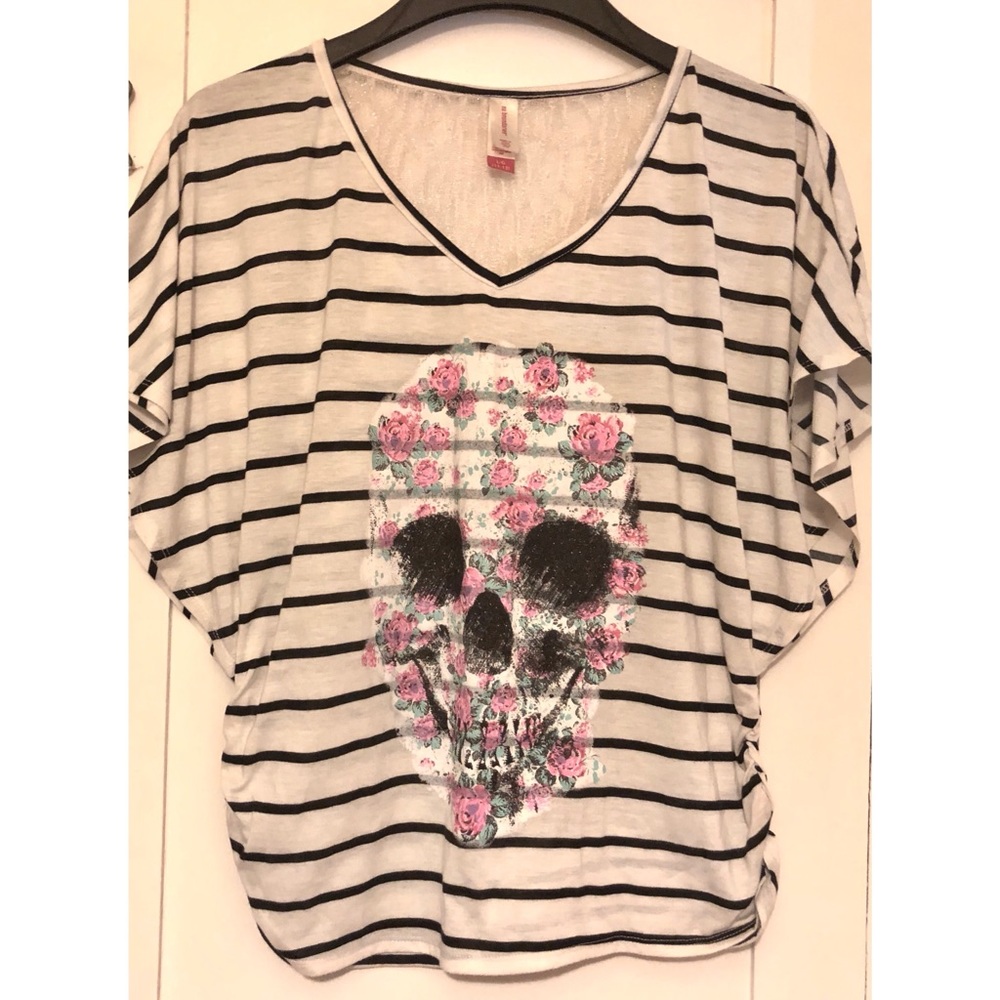 ❌SOLD White & black striped floral skull top